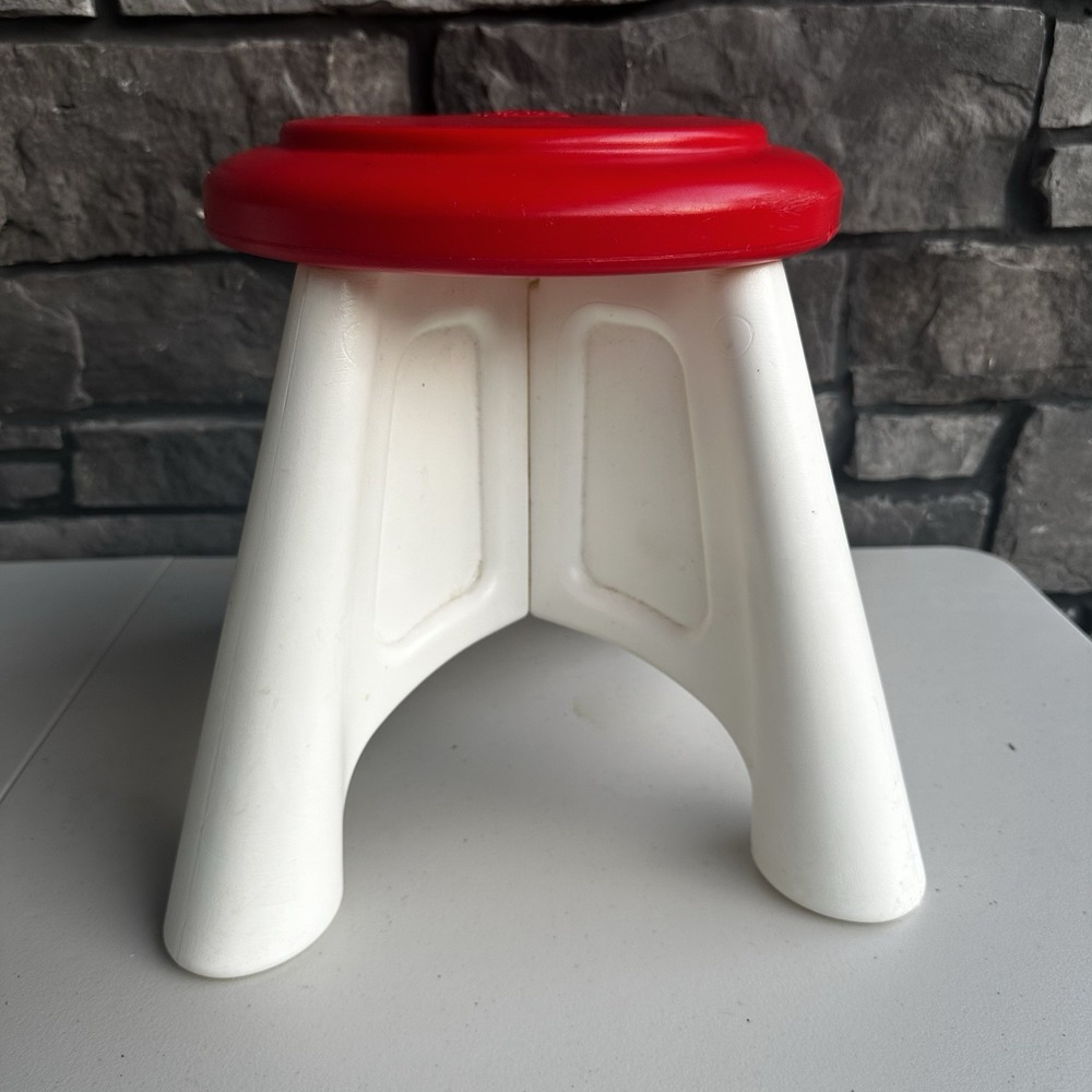 Step 2 Kids Plastic Red & White Child Size Stool 11" Rubbermaid - USA Made - EUC